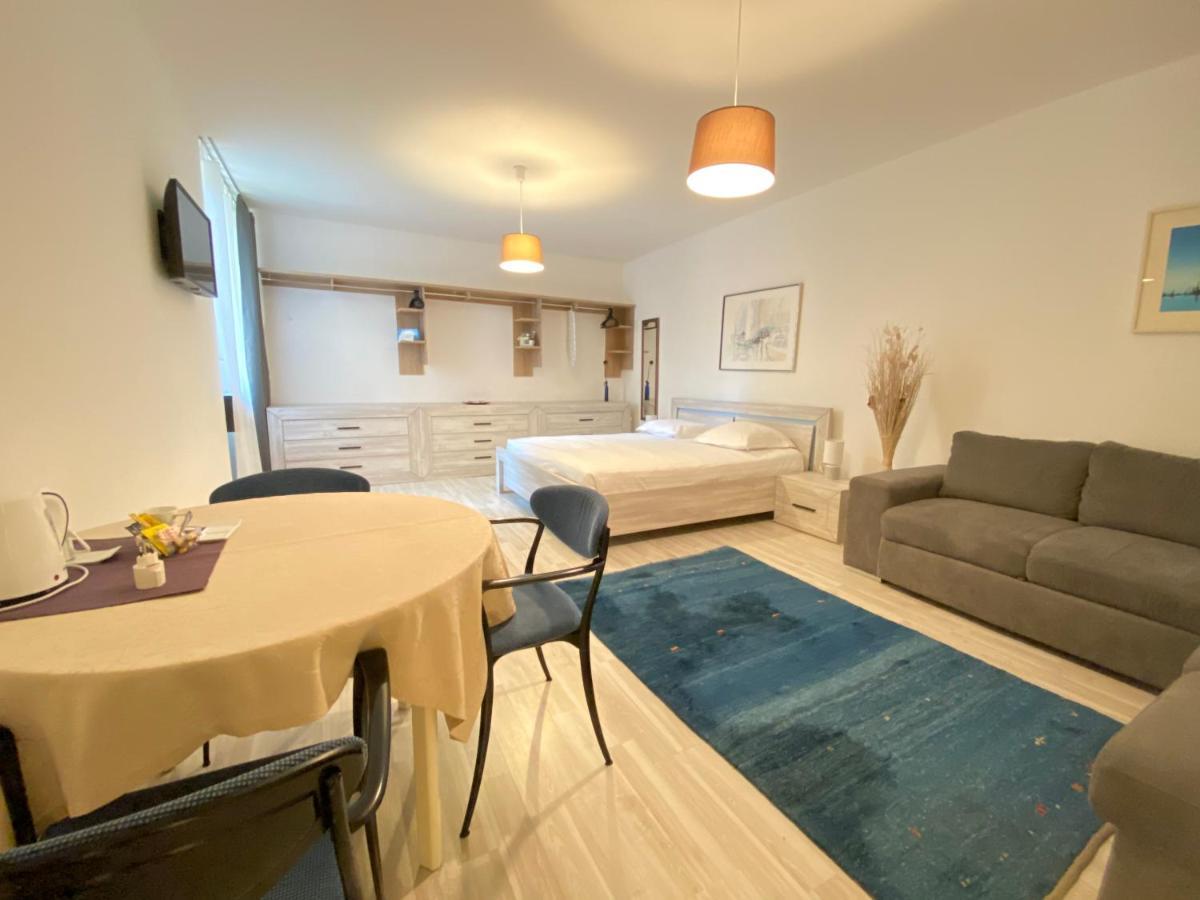 B&B Guest House Du Lac มงเทรอซ์ ภายนอก รูปภาพ