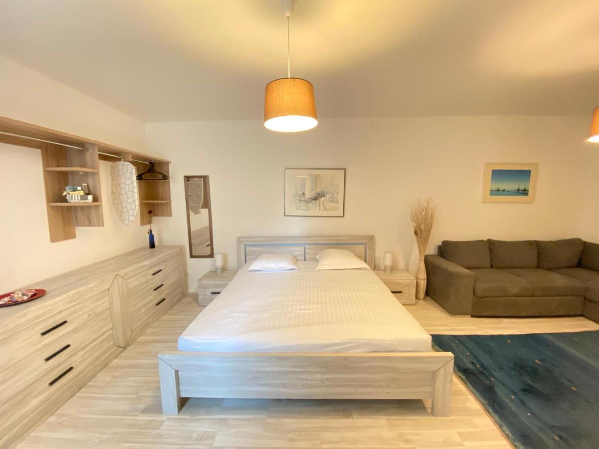 B&B Guest House Du Lac มงเทรอซ์ ภายนอก รูปภาพ