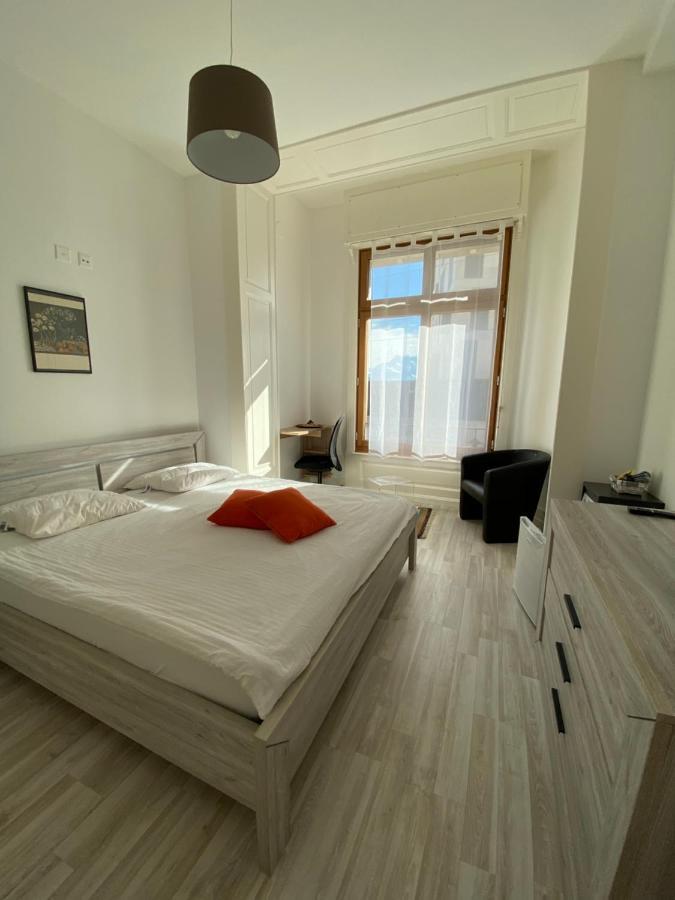 B&B Guest House Du Lac มงเทรอซ์ ภายนอก รูปภาพ