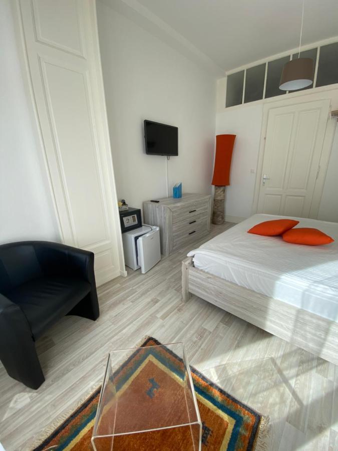 B&B Guest House Du Lac มงเทรอซ์ ภายนอก รูปภาพ