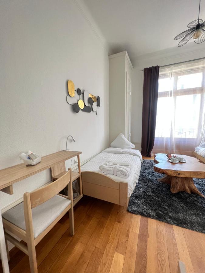 B&B Guest House Du Lac มงเทรอซ์ ภายนอก รูปภาพ