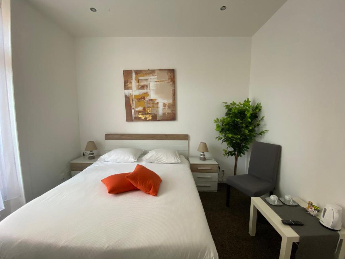 B&B Guest House Du Lac มงเทรอซ์ ภายนอก รูปภาพ