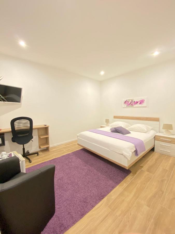 B&B Guest House Du Lac มงเทรอซ์ ภายนอก รูปภาพ