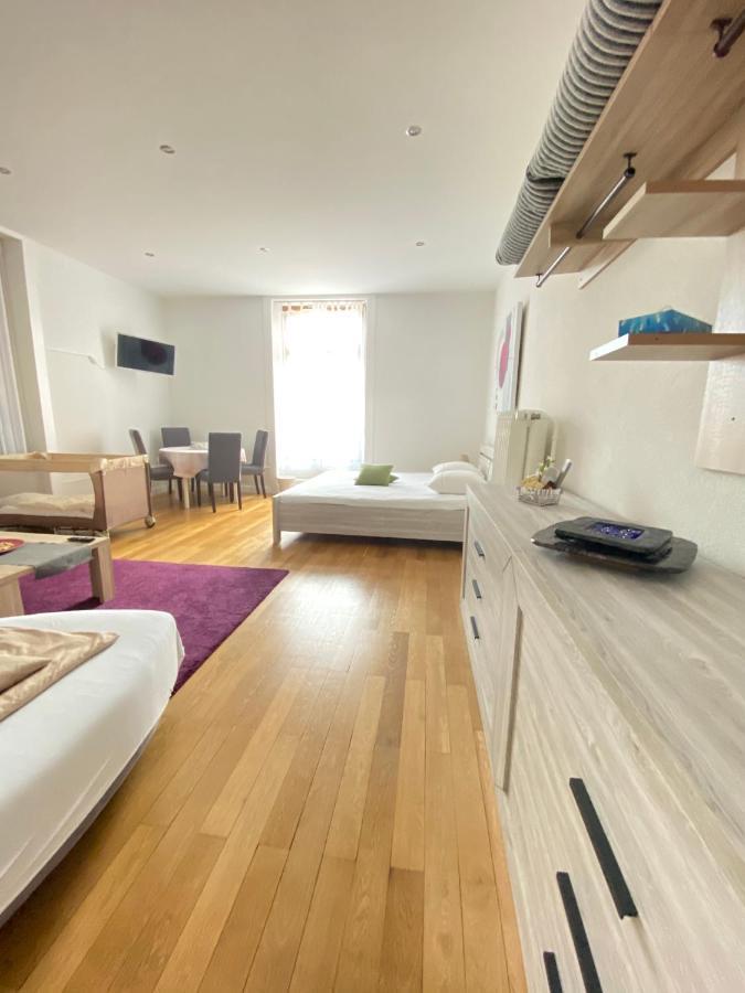 B&B Guest House Du Lac มงเทรอซ์ ภายนอก รูปภาพ
